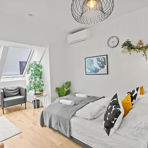 Daire 1 Min To Public Transport - 3 Min To Supermarket And Pharmacy - On-site Parking For 19,90 Eur